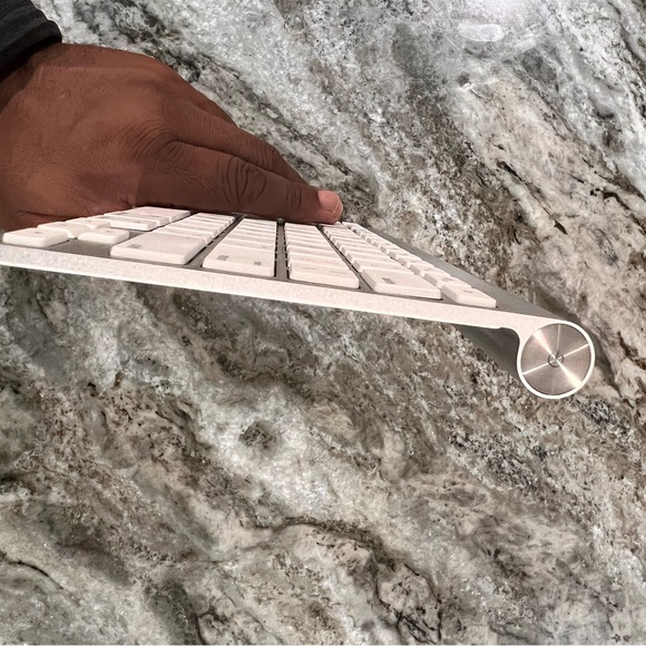 Apple blue tooth keyboard bundle - Picture 5 of 11